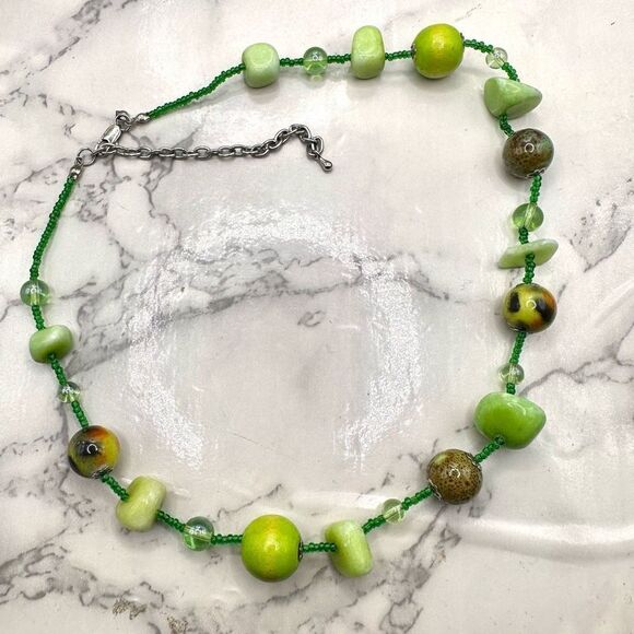 Green beaded necklace - Picture 2 of 7